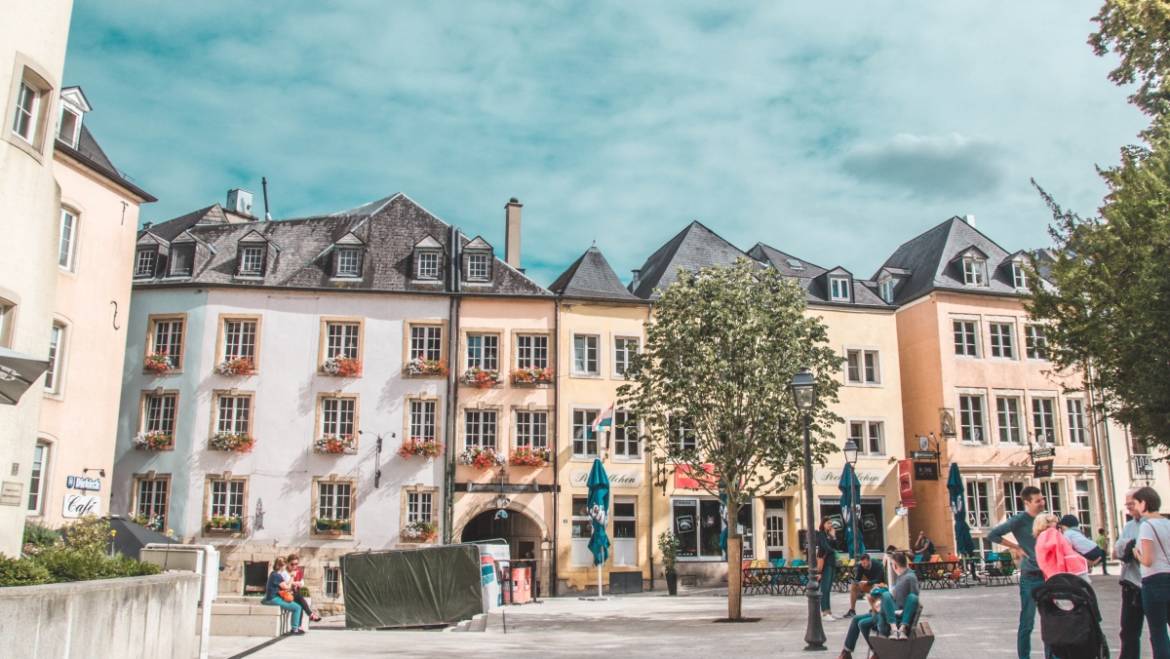 Lost In Luxembourg e Mani Invisibili Parte Quarta